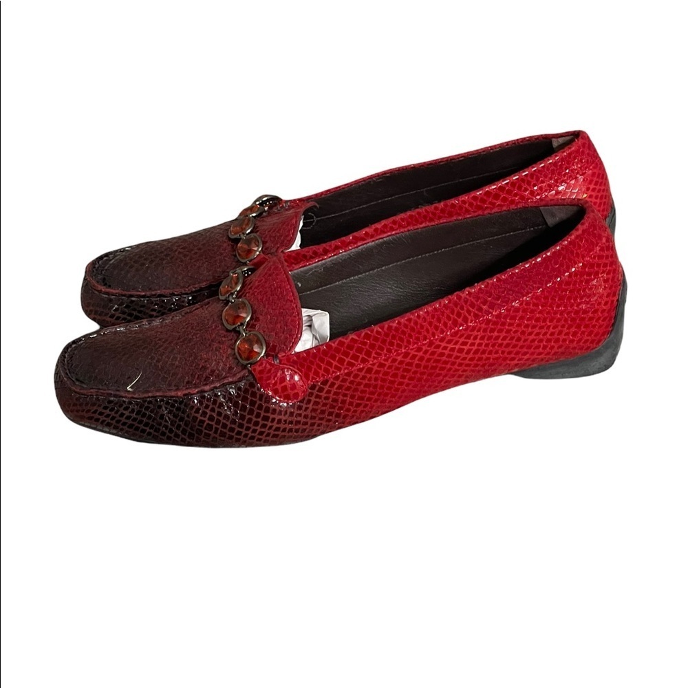 Stuartโ Weitzman Loafers Snake Skin Pattern Red Ombre bejewelled Sz 8M
